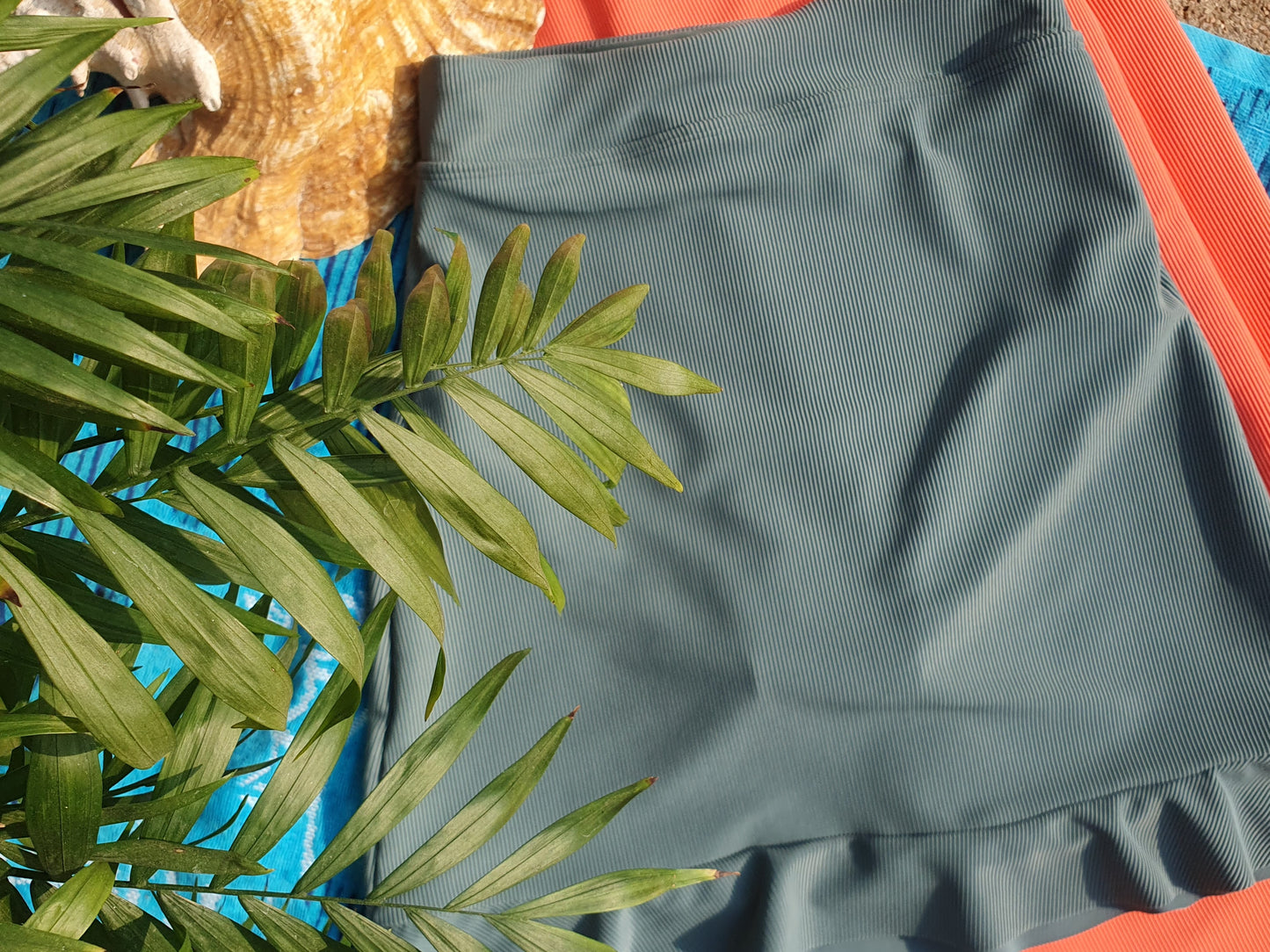 High-waisted Swim Skirt in Pale Cacti