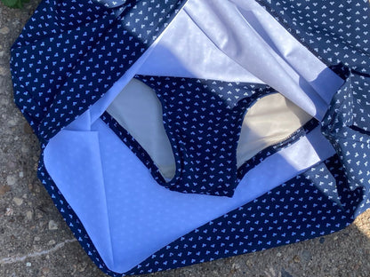 High-waisted Swim Skirt in Navy Arrow Print